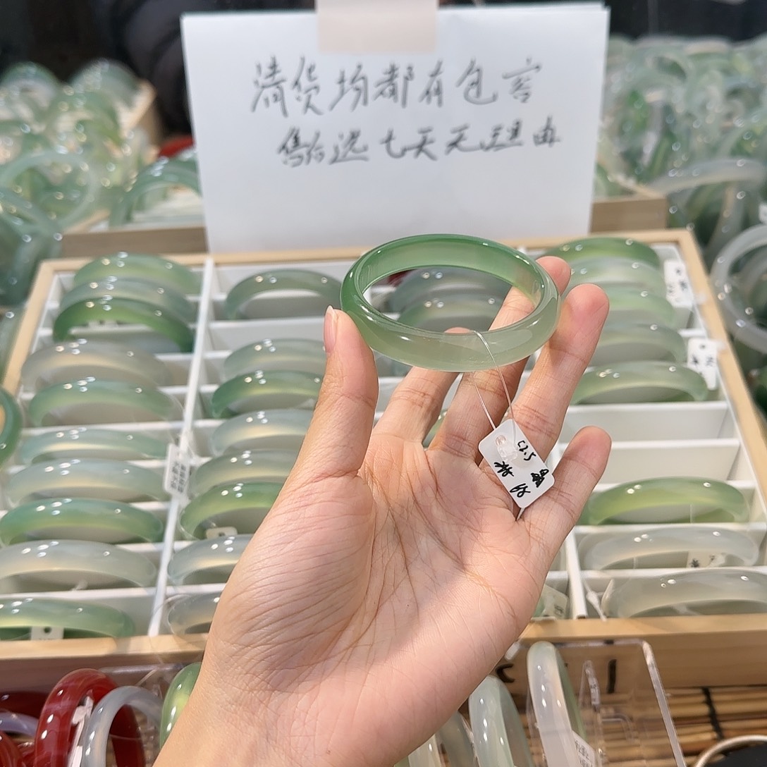 玛瑙/玉髓未镶嵌手镯圈口52.5