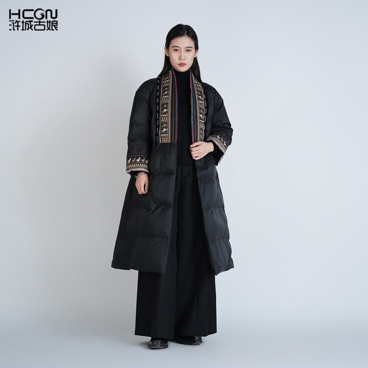 浒城古娘90白鸭绒高定保暖刺绣交领女通勤明渊长款羽绒服DCL11590