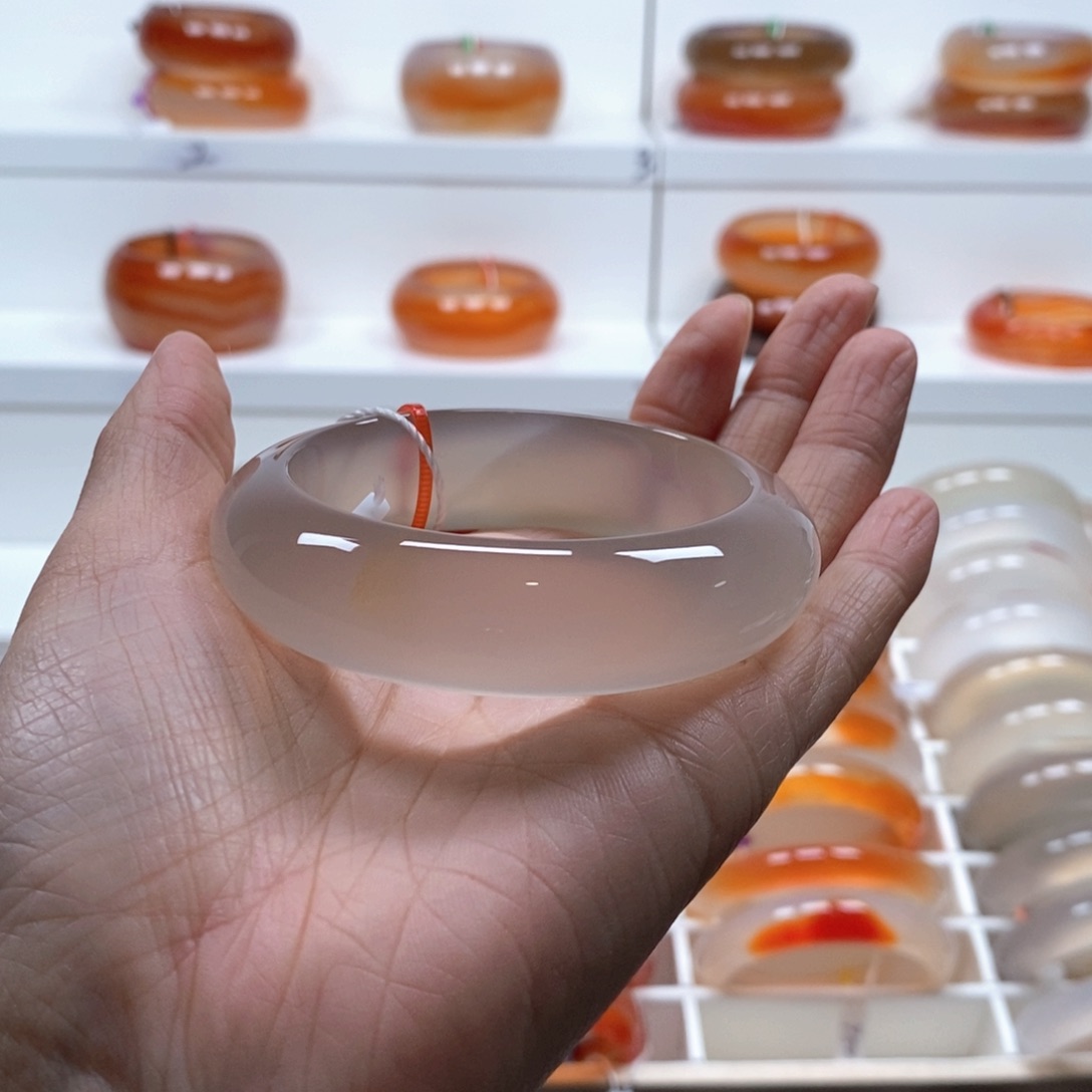 玛瑙/玉髓手镯未镶嵌雪包容