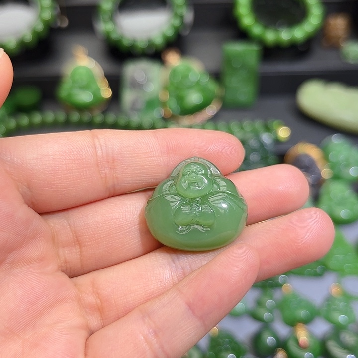 颈饰未镶嵌和田玉（碧玉）