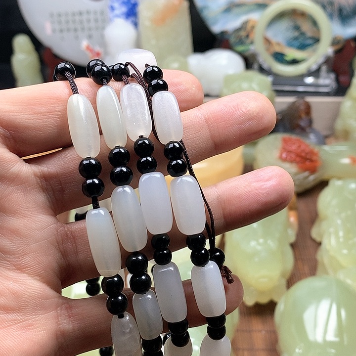 石英质玉颈饰未镶嵌