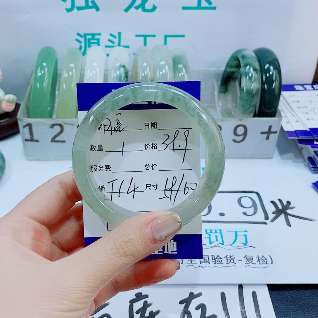 未镶嵌手镯石英质玉T14