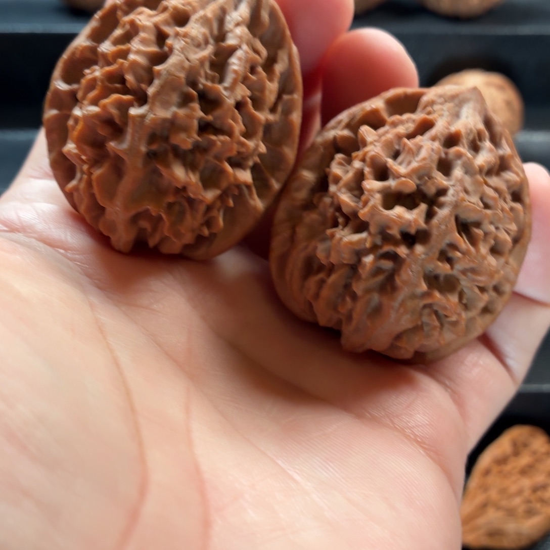 把件桃核山地招财鼠43轻微 修尖