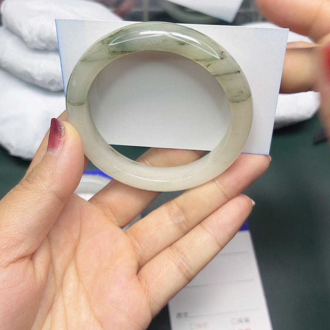 石英质玉未镶嵌手镯2/5655