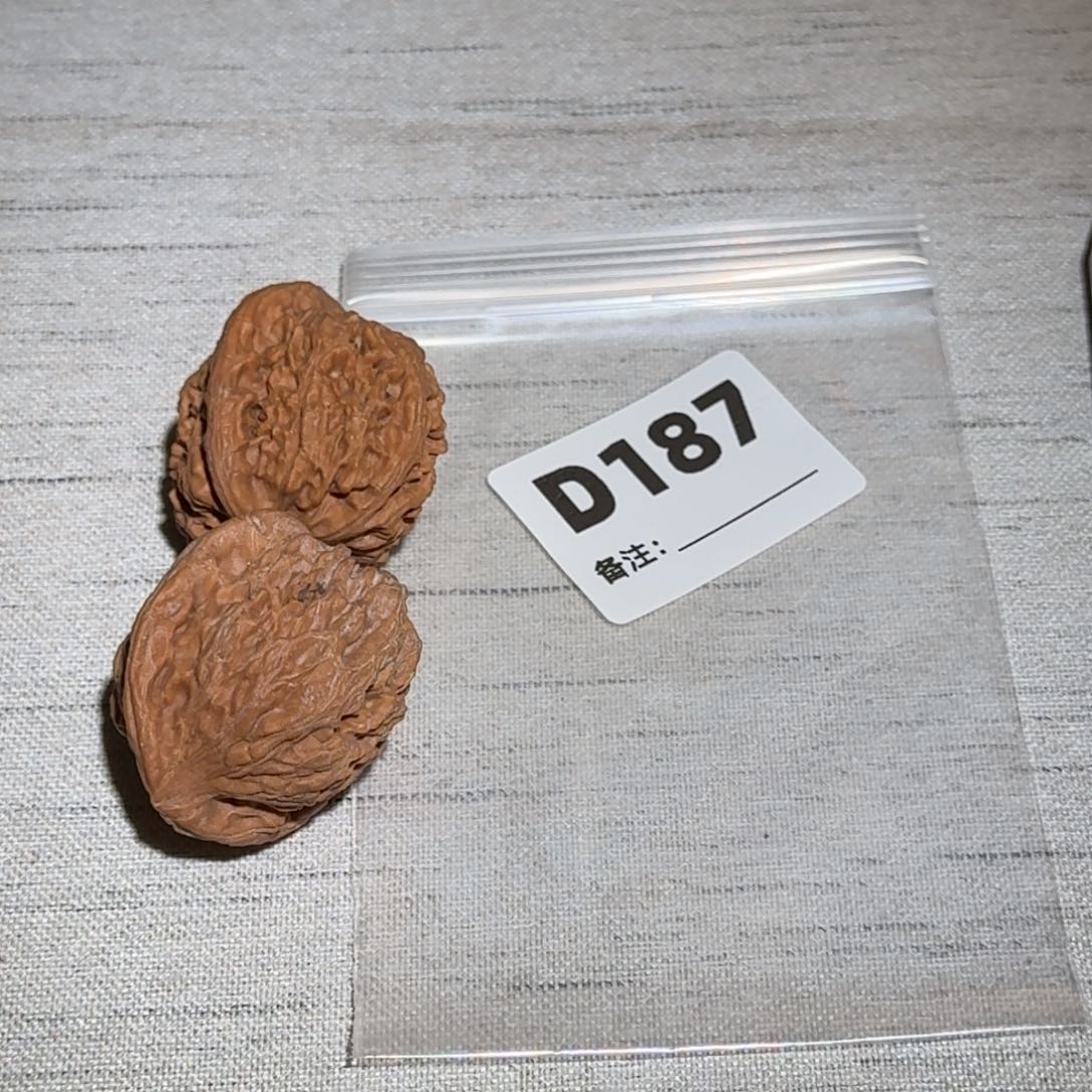 文玩核桃吊坠红狮子187