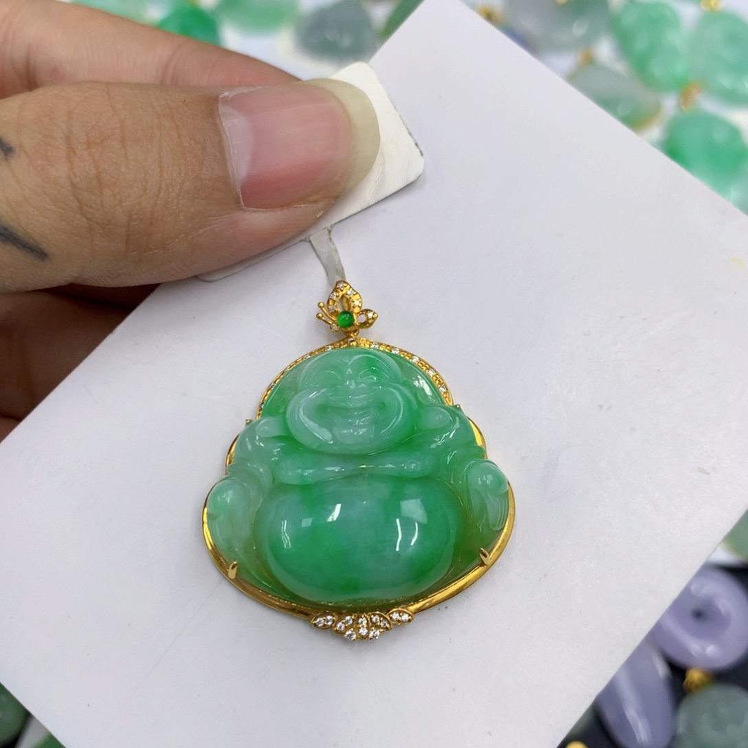 红***子颈饰18K金镶嵌翡翠翡翠