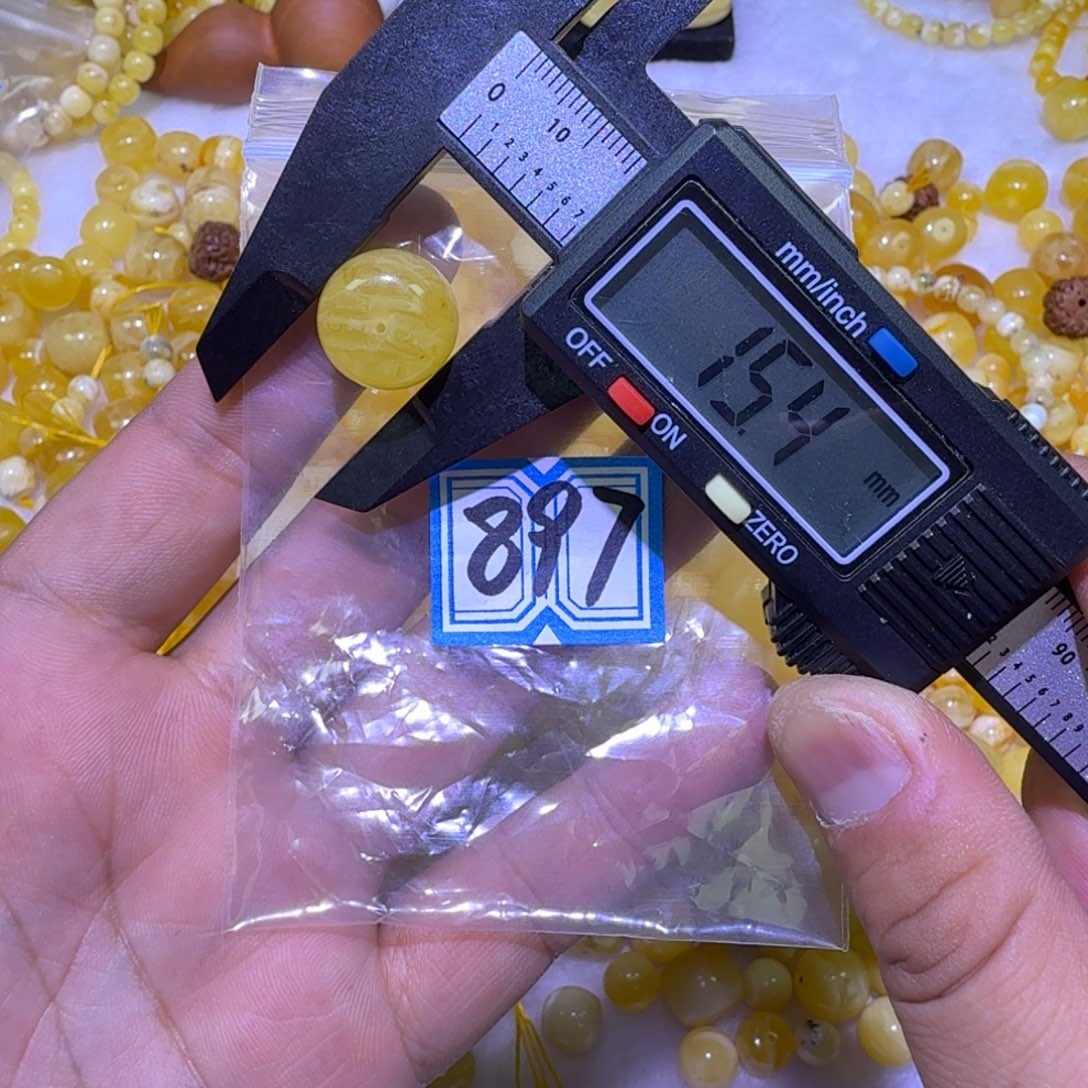 蜜蜡未镶嵌珠宝奇石