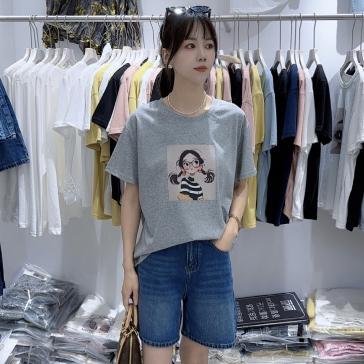 2025夏季新款女装圆领短袖T恤女宽松显瘦翘辫眼镜女孩印花打底衫