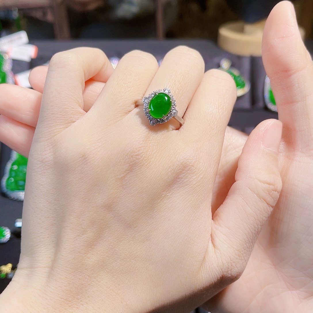 翡翠颈饰银S925镶嵌戒指