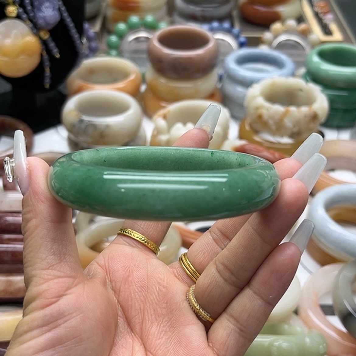 【闪购商品】石英质玉手镯未镶嵌库****售纯天然佘太翠绿福利