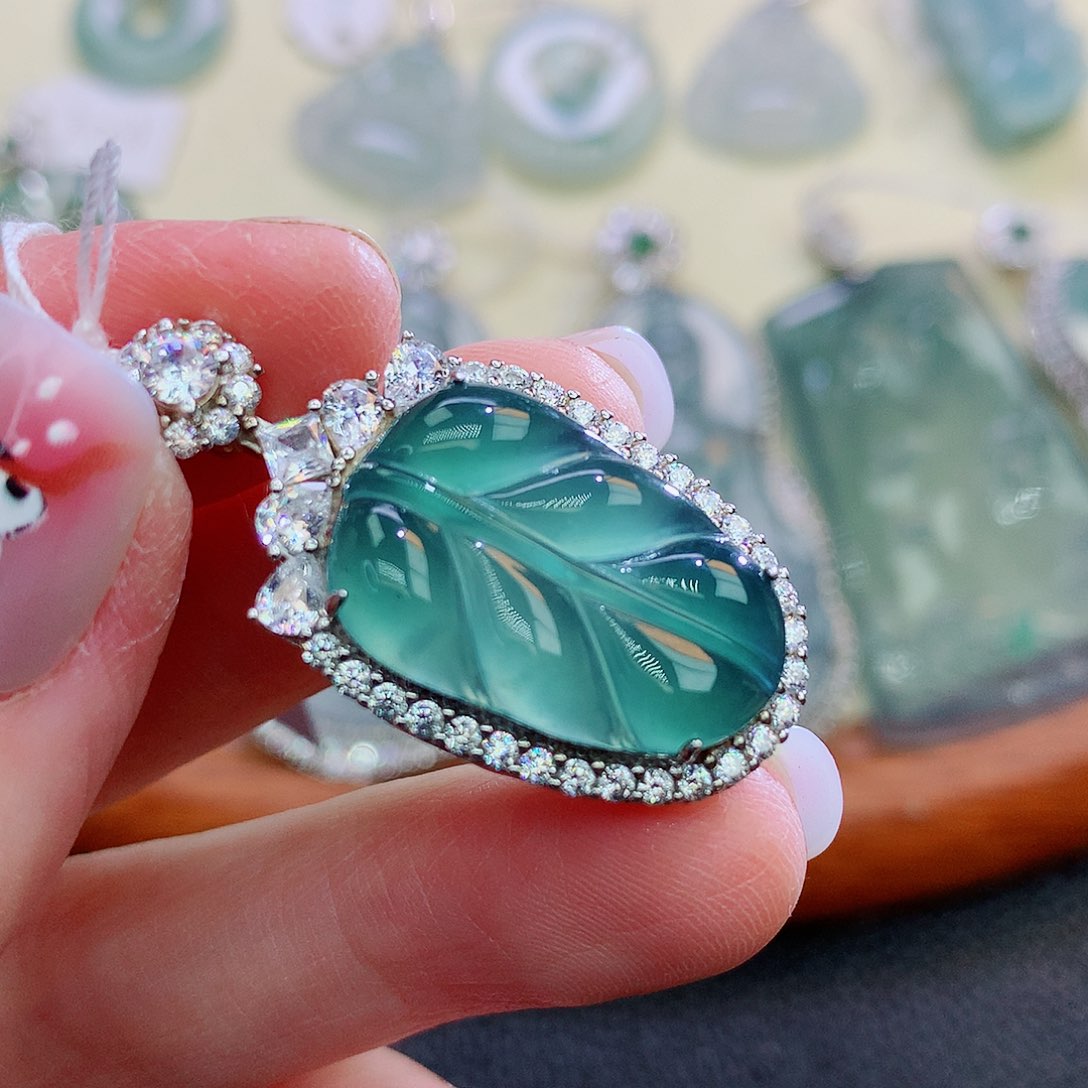 翡翠颈饰银S925镶嵌翡翠