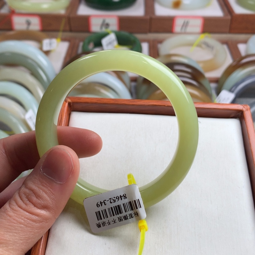 【闪购商品】和田玉手镯未镶嵌54