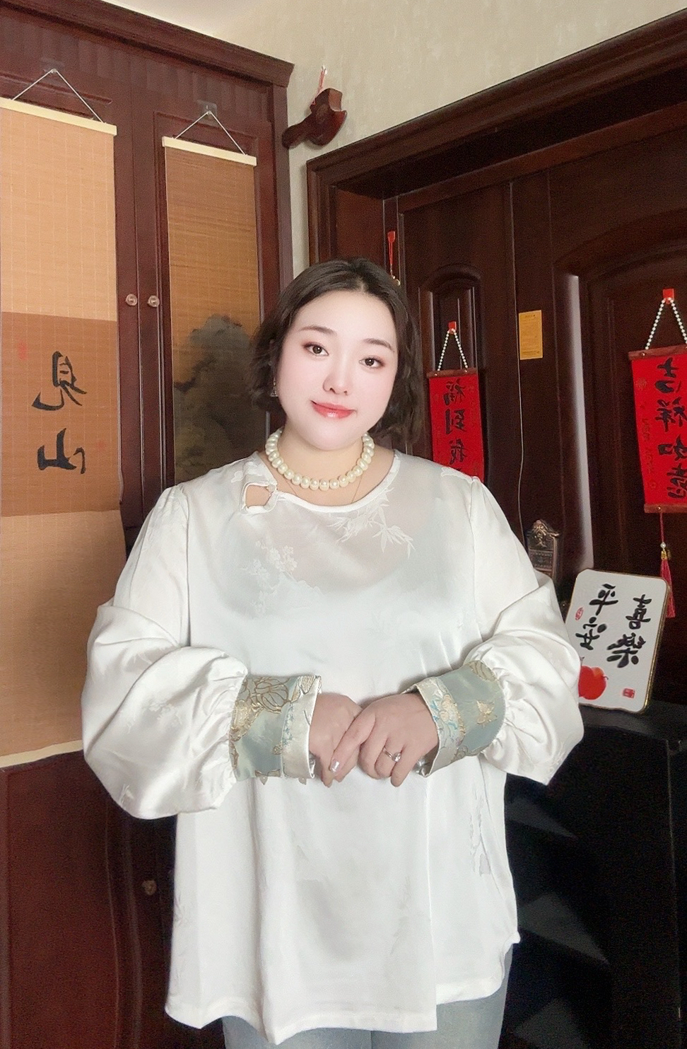 格格大码女装春装新款圆领盘扣漏洞翻袖花朵重工时尚国风上衣