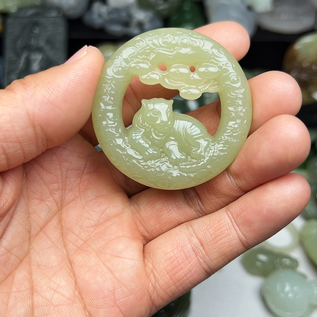 和田玉吊坠未镶嵌