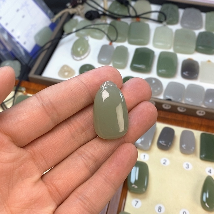 和田玉颈饰未镶嵌牛*