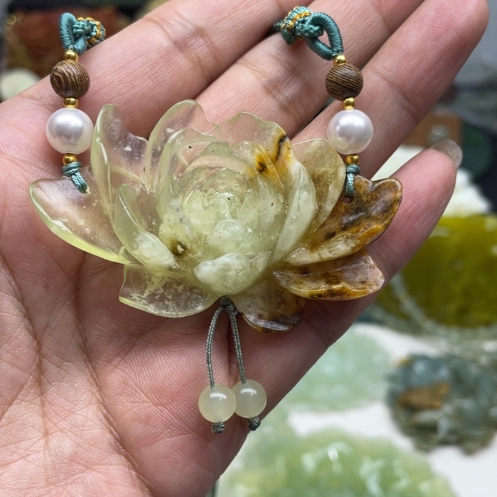 蛇纹石玉未镶嵌颈饰