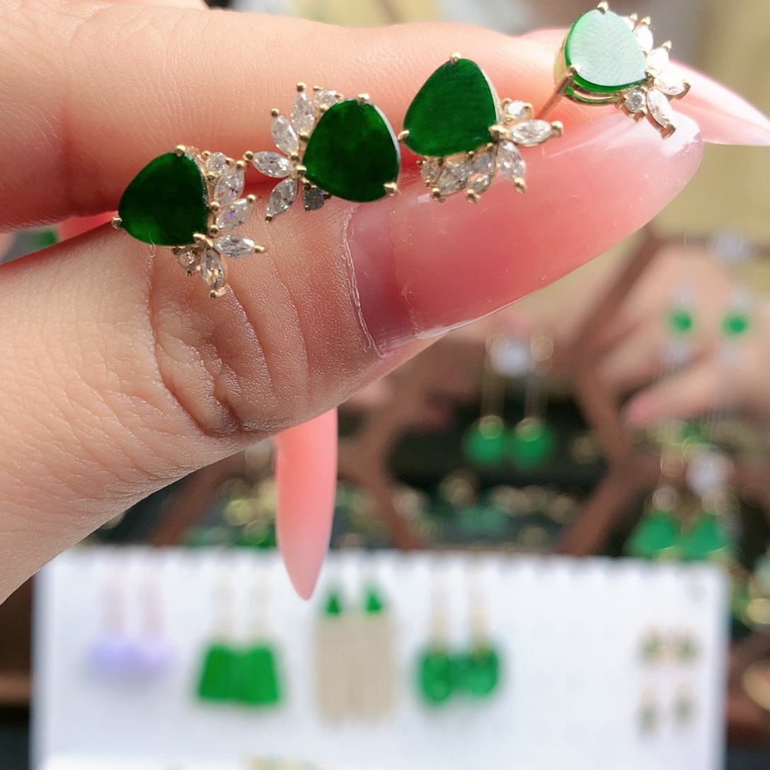 翡翠耳饰18K金镶嵌耳饰多样性发其一