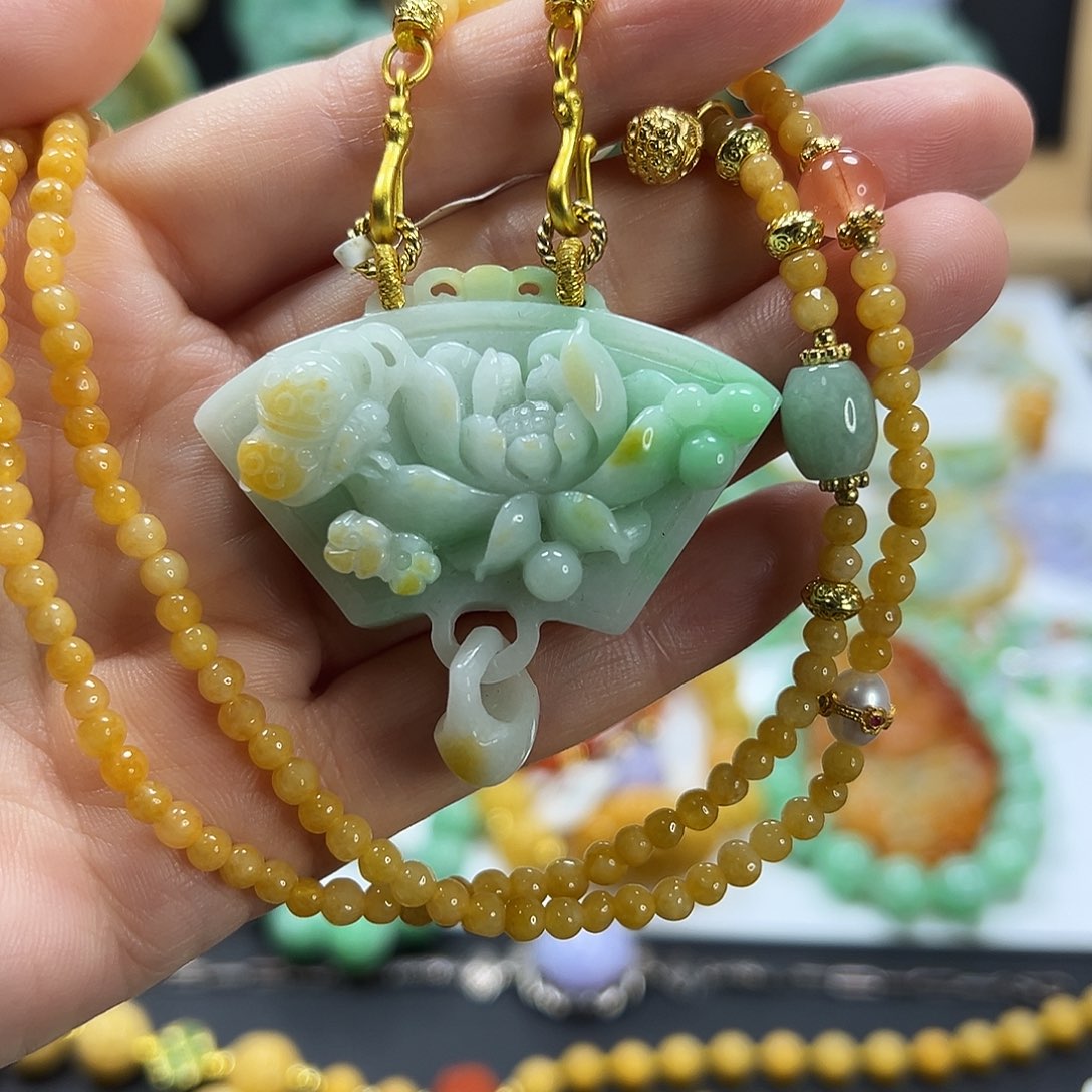 翡翠未镶嵌颈饰吊坠