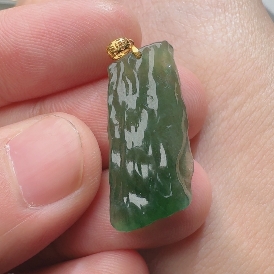 翡翠颈饰18K金镶嵌天然缅甸翡翠A货随形吊坠