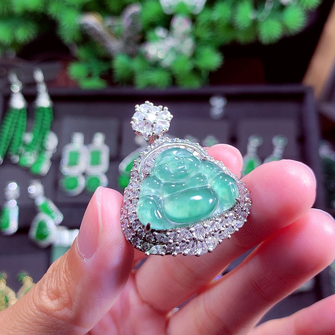 颈饰未镶嵌翡翠天然