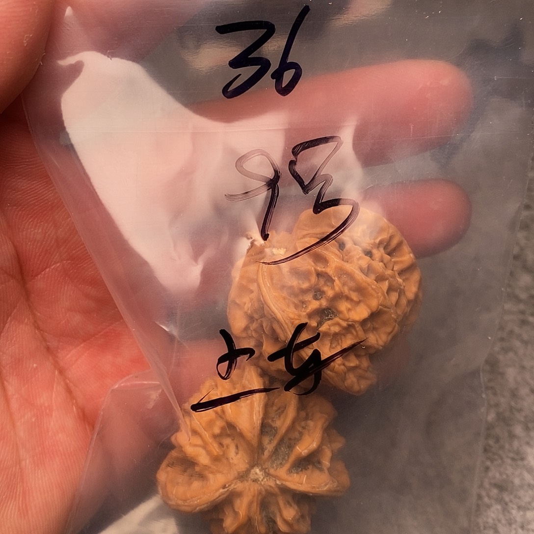 文玩核桃把件三棱