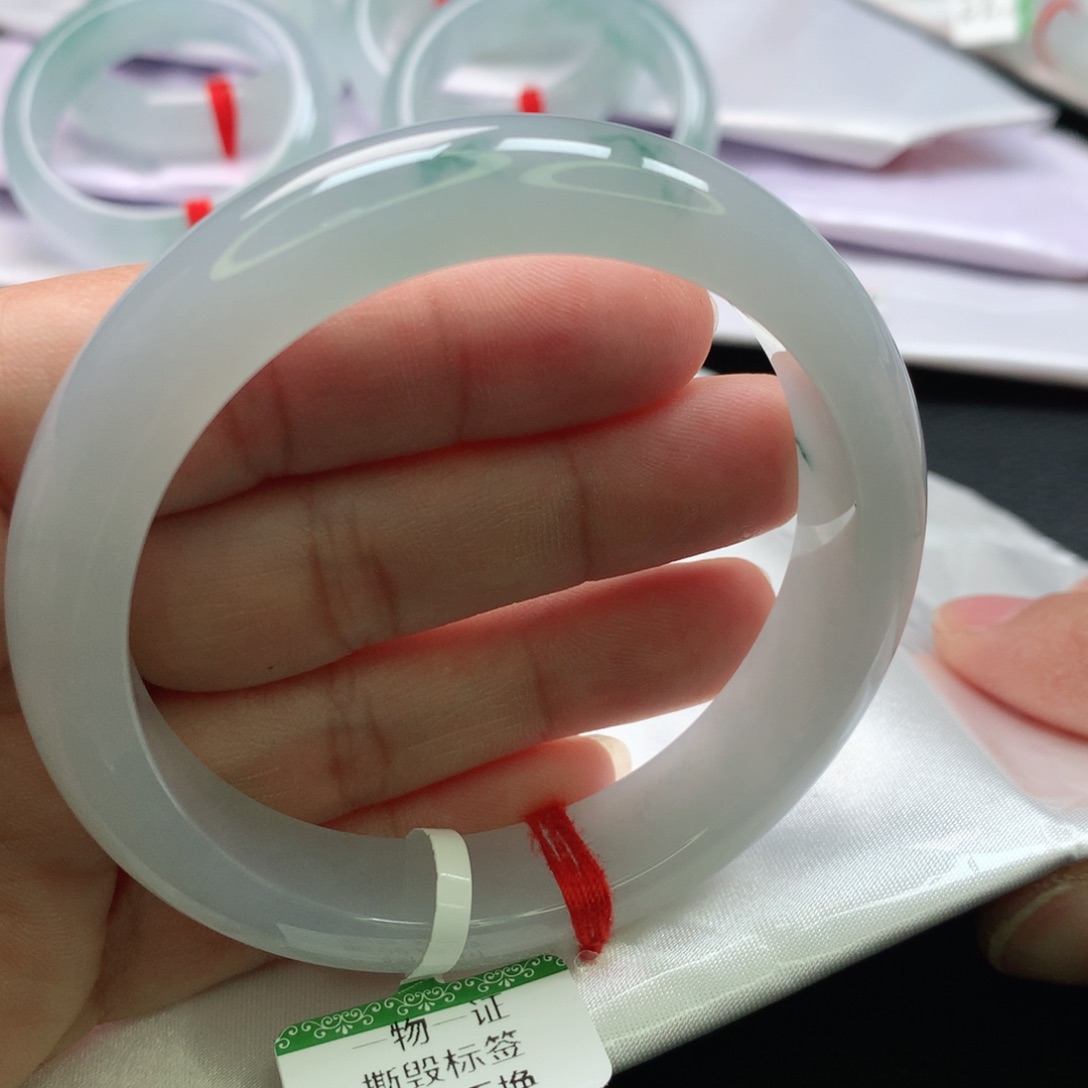 翡翠手镯未镶嵌人***得缅甸56