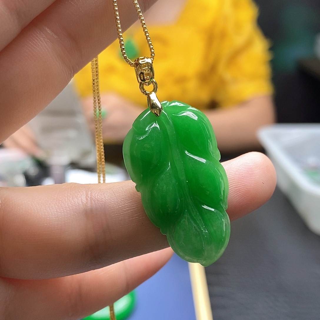 翡翠未镶嵌颈饰叶子