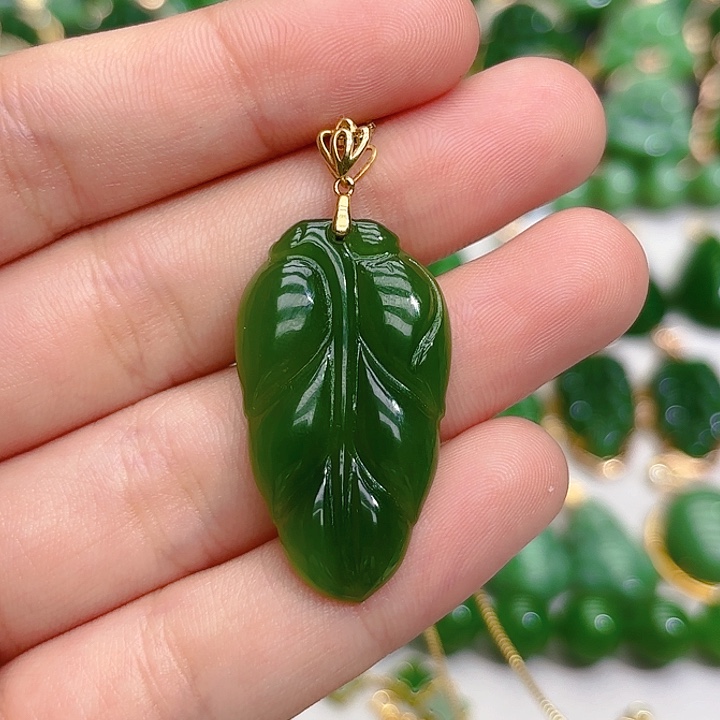 和田玉（碧玉）颈饰18K金镶嵌