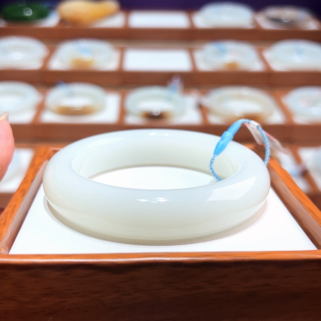 和田玉未镶嵌手镯57/58