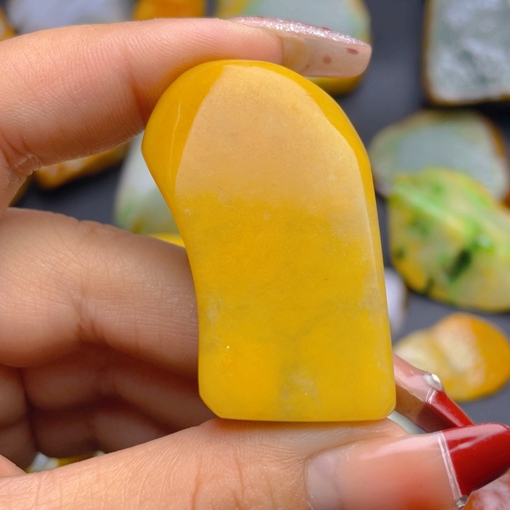 翡翠挂件未镶嵌翡翠