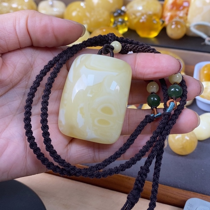 琥珀裸石未镶嵌无事牌