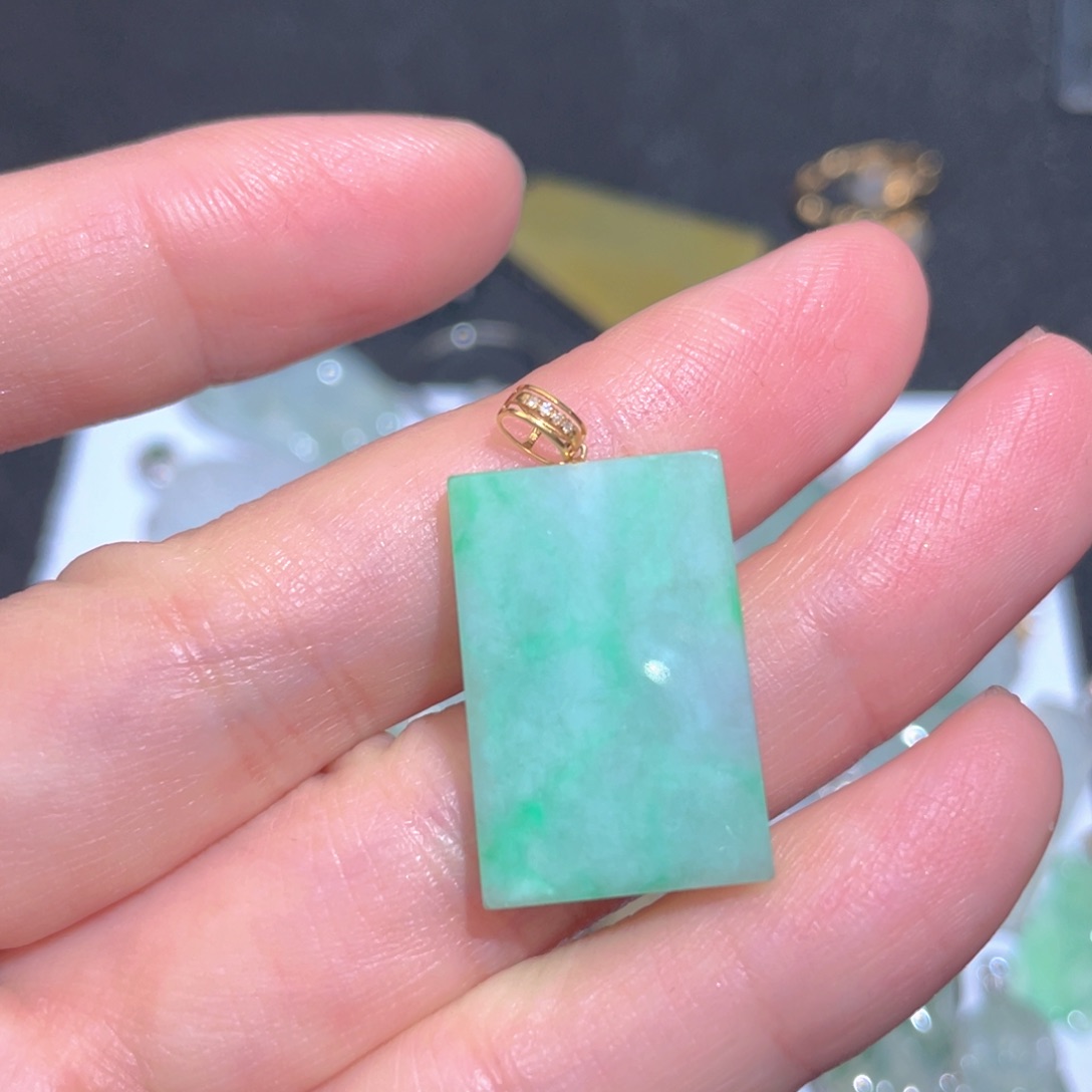 翡翠颈饰18K金镶嵌翡翠