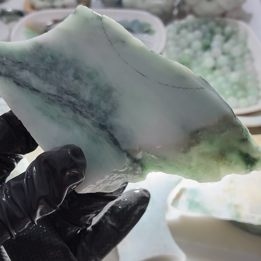 翡翠未镶嵌颈饰边角料