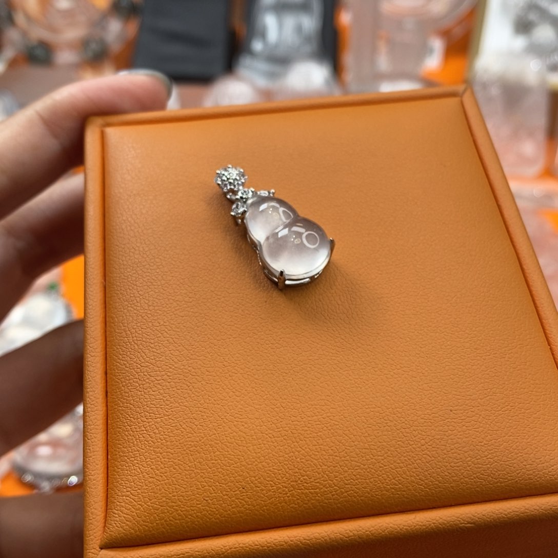 石英质玉未镶嵌吊坠(不含链)葫芦