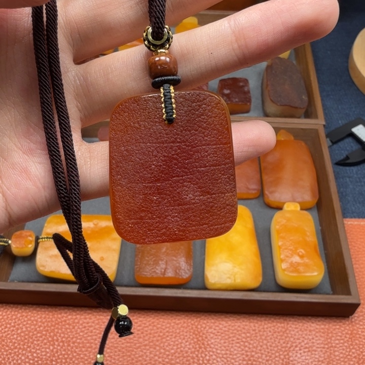 蜜蜡未镶嵌吊坠(赠链)