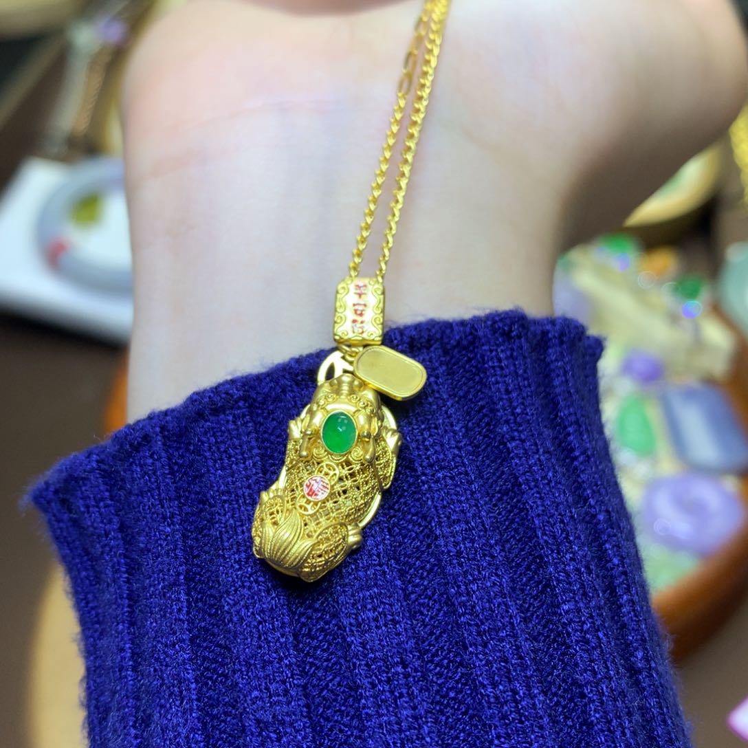 翡翠颈饰18K金镶嵌翡翠