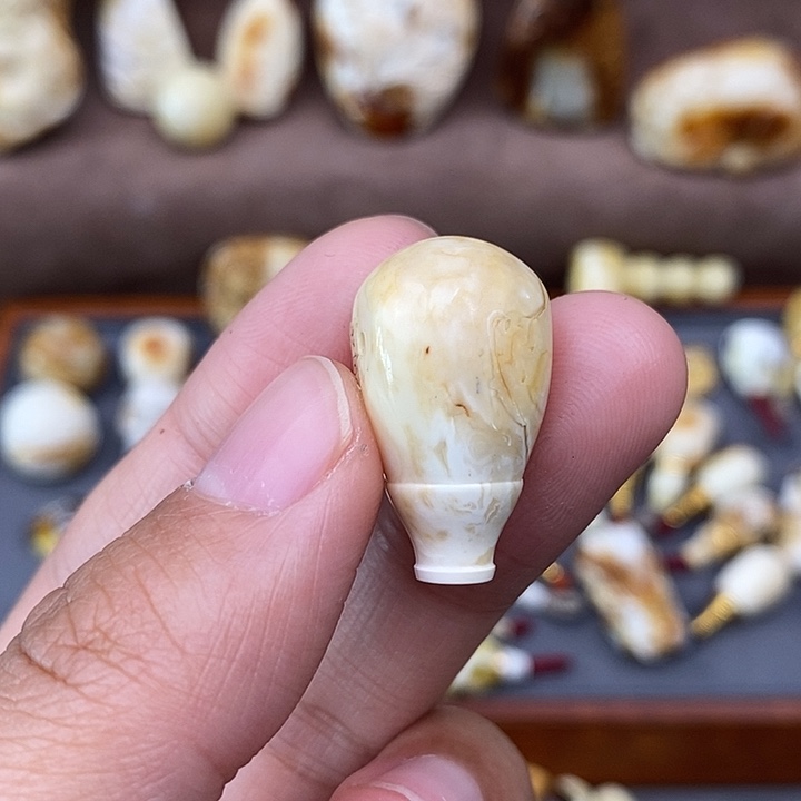 琥珀裸石未镶嵌14三通