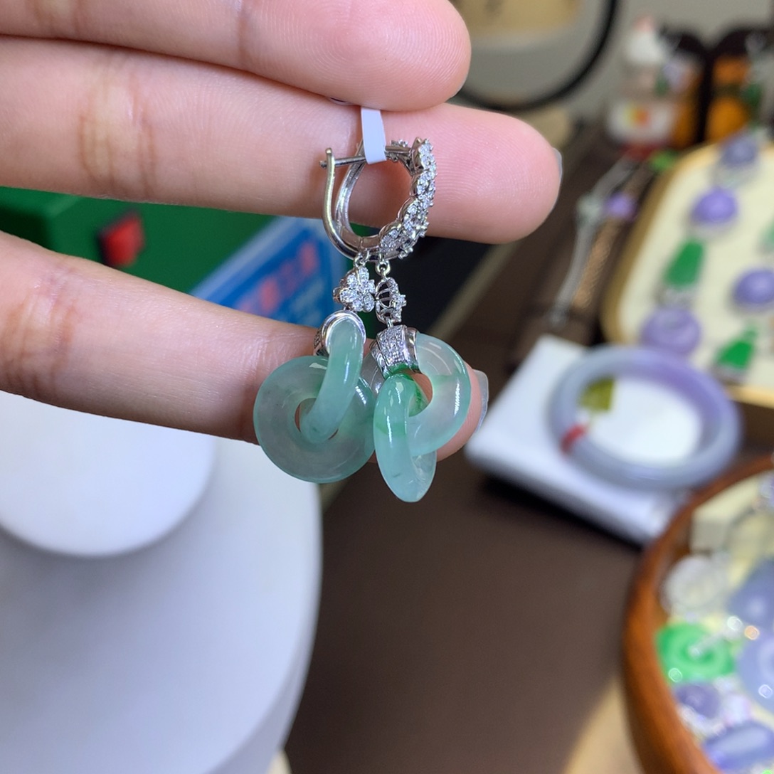 翡翠颈饰18K金镶嵌翡翠