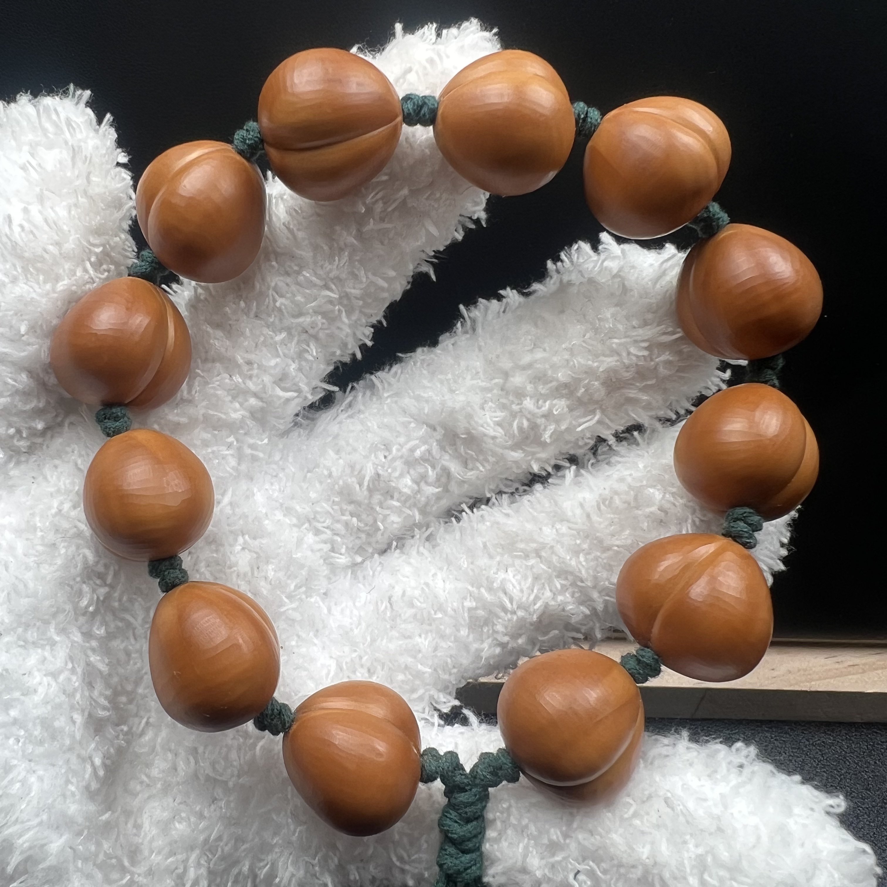 21尺寸橄榄核 精美屁桃手串手持