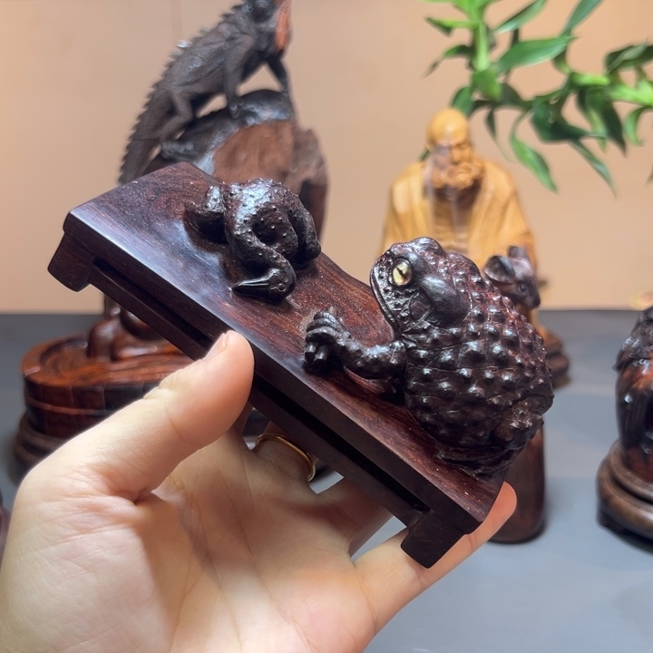 木小叶紫檀蟾蜍摆件