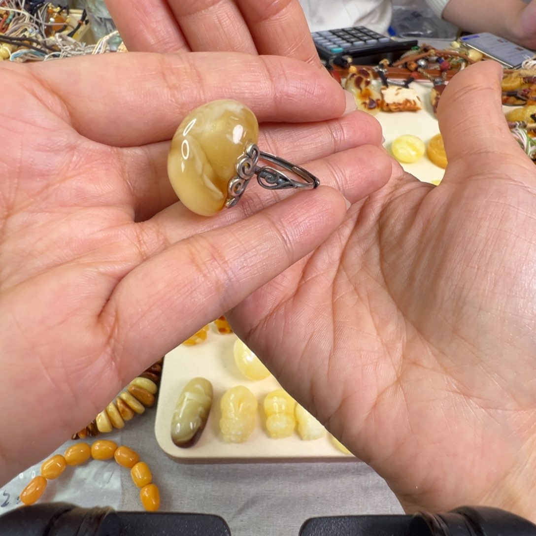 琥珀颈饰未镶嵌蜜蜡