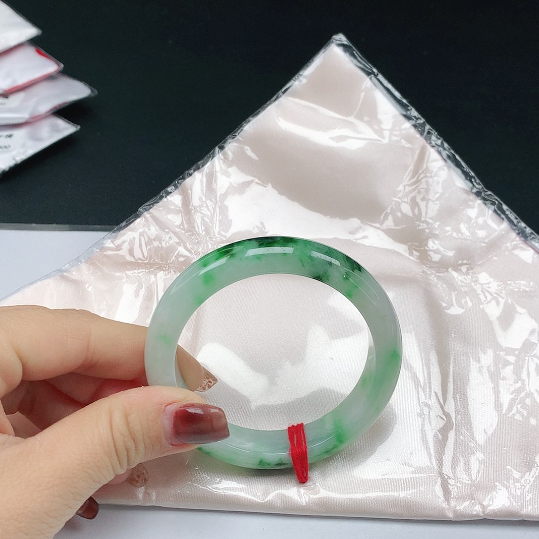 翡翠手镯未镶嵌翡翠256