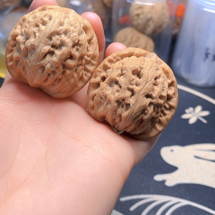 文玩核桃吊坠高**猫红锦鲤