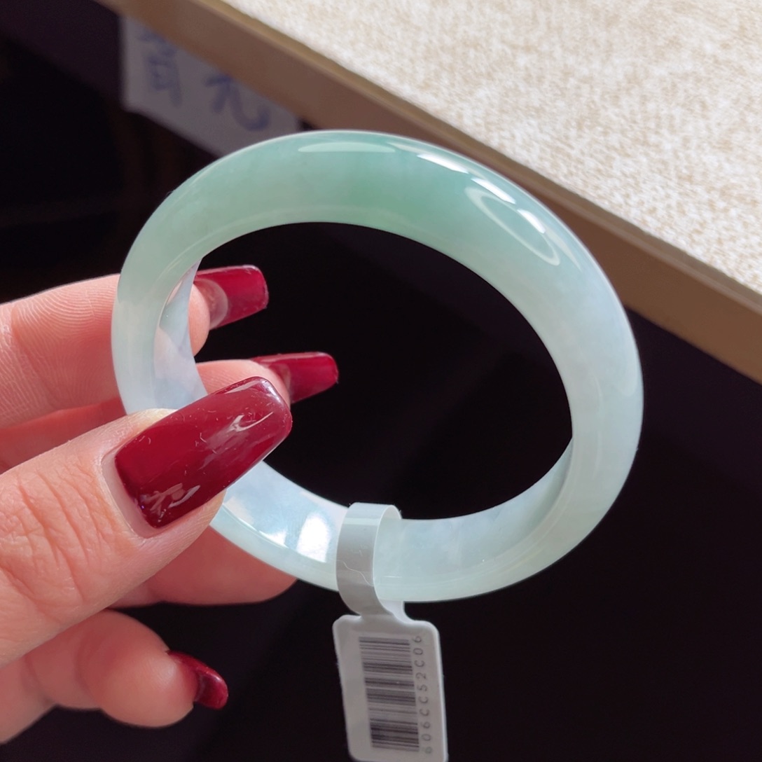 翡翠手镯未镶嵌手镯