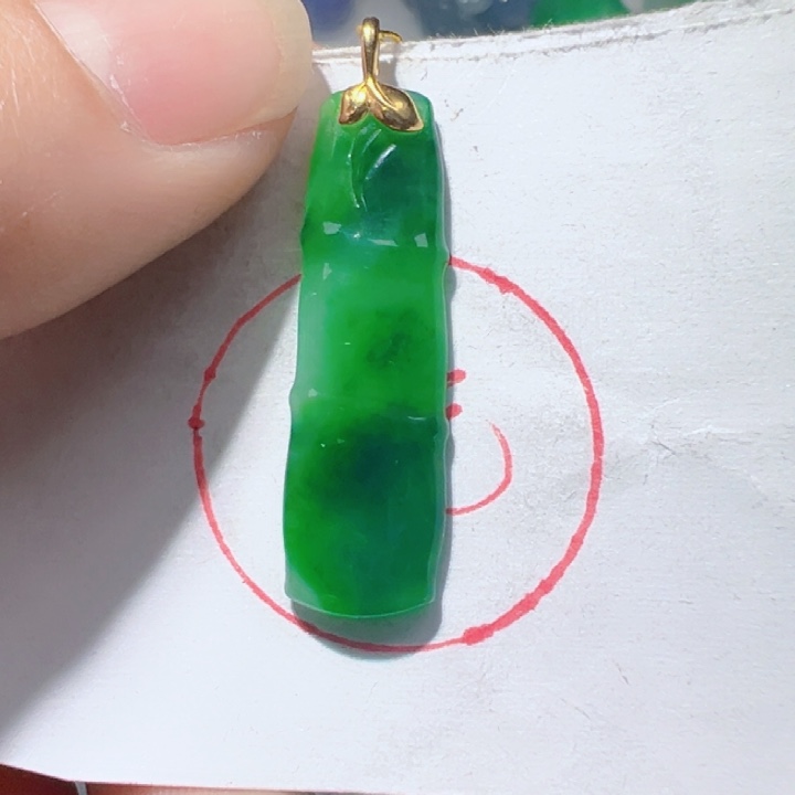 翡翠挂件18K金镶嵌翡翠