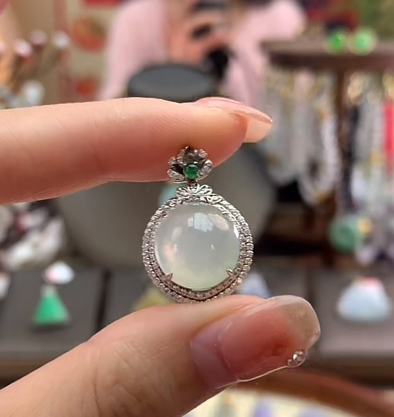 天然a货翡翠吊坠