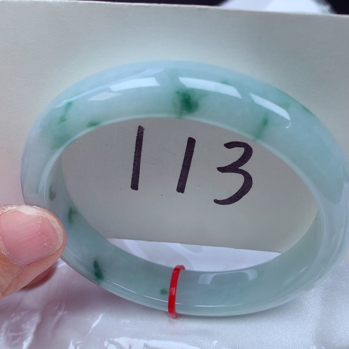 翡翠手镯未镶嵌翡翠