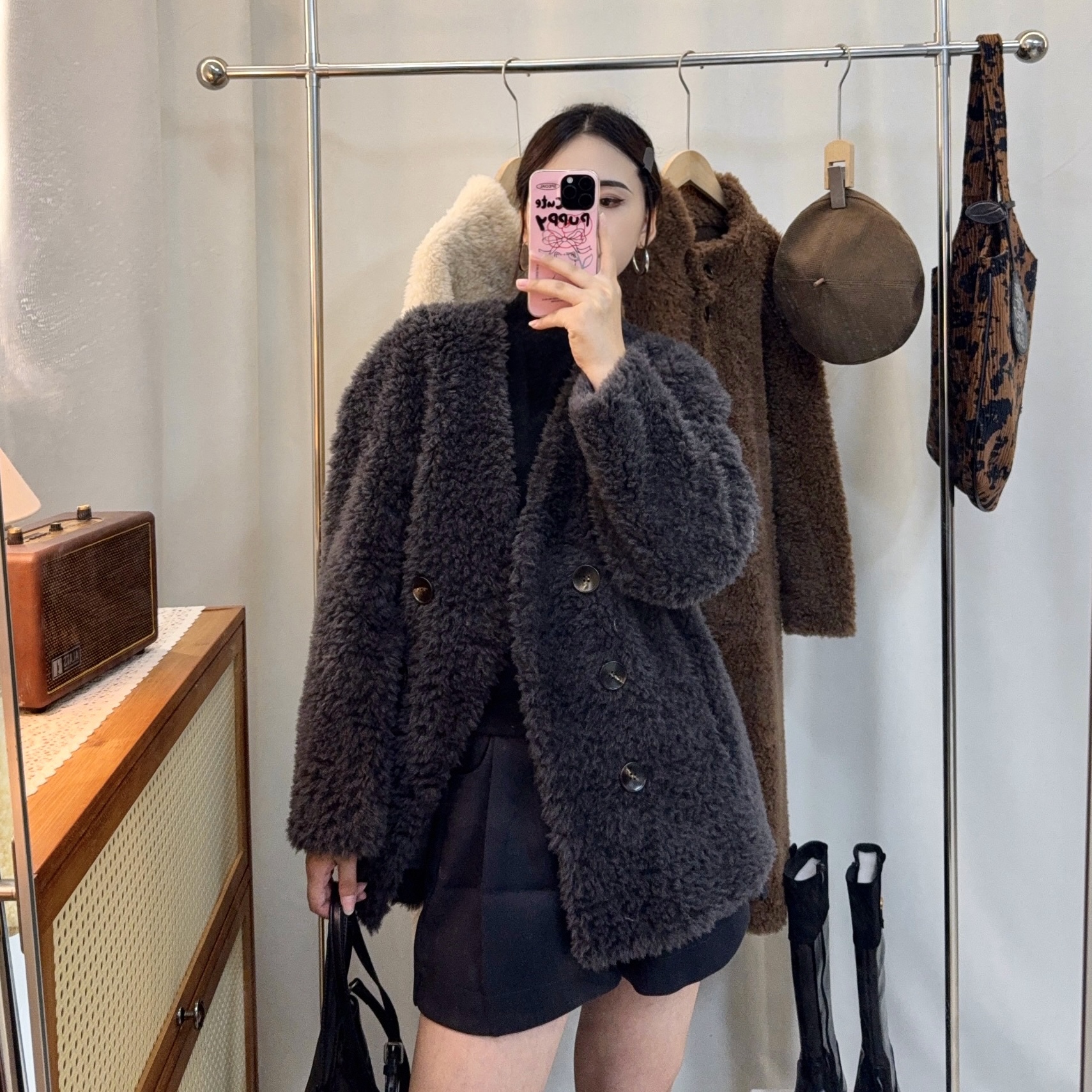 2025年新品上线全羊毛冬V领双排扣设计简约复古款外套