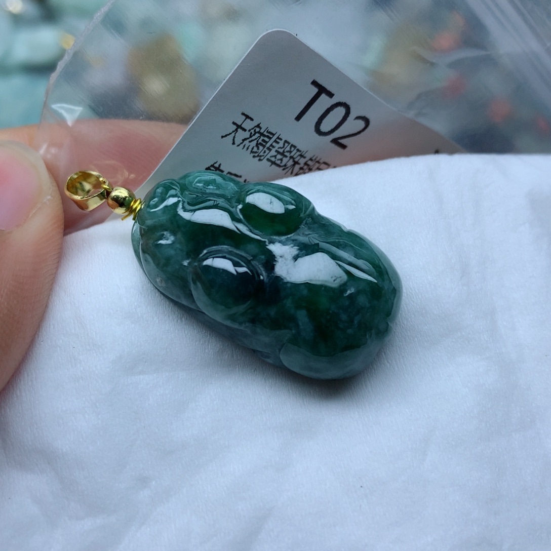 翡翠颈饰未镶嵌吊坠