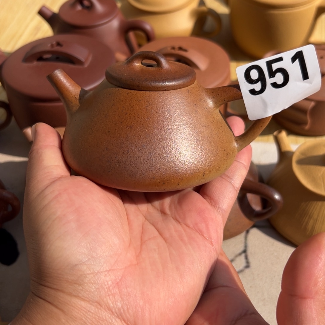 茶壶紫砂黄金段半手工180cc左右瑕疵